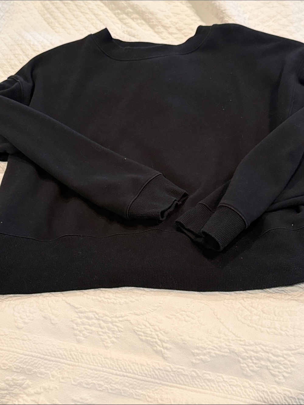 Classic Black Crewneck Cropped Sweatshirt - women’s